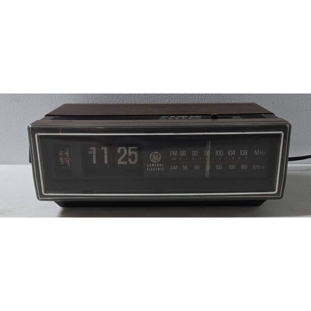 Vintage 1984 General Electric Flip Clock Radio Alarm Clock 7-4305D Works